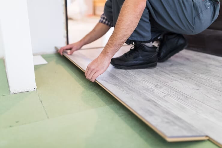 Piso laminado: dicas de manutenção para garantir a durabilidade | Casa Pisos