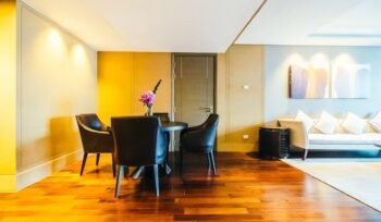 Pisos vinílicos vs. pisos laminados: principais características e diferenças | Casa Pisos