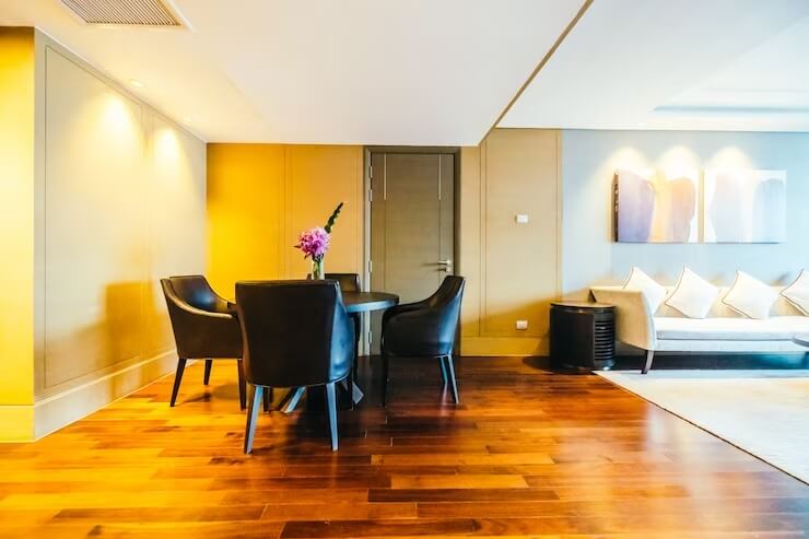 Pisos vinílicos vs. pisos laminados: principais características e diferenças | Casa Pisos